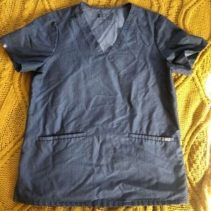 FIGS casma three pocket scrub top